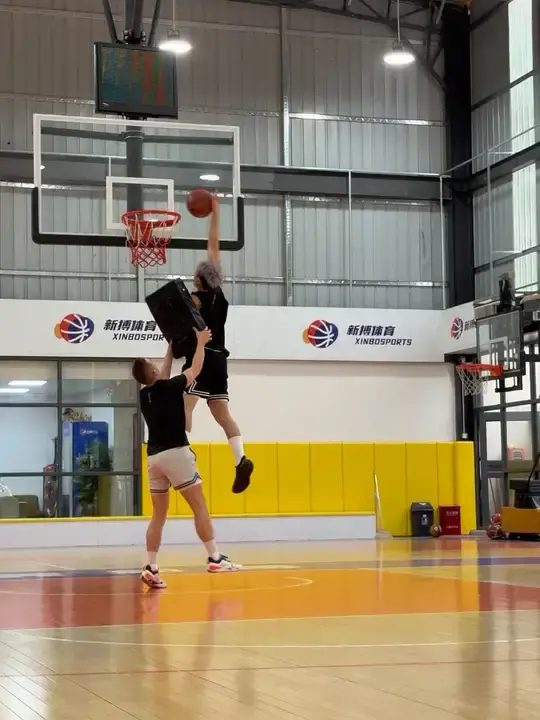 第一次尝试隔扣训练 用不熟悉右左起跳 真